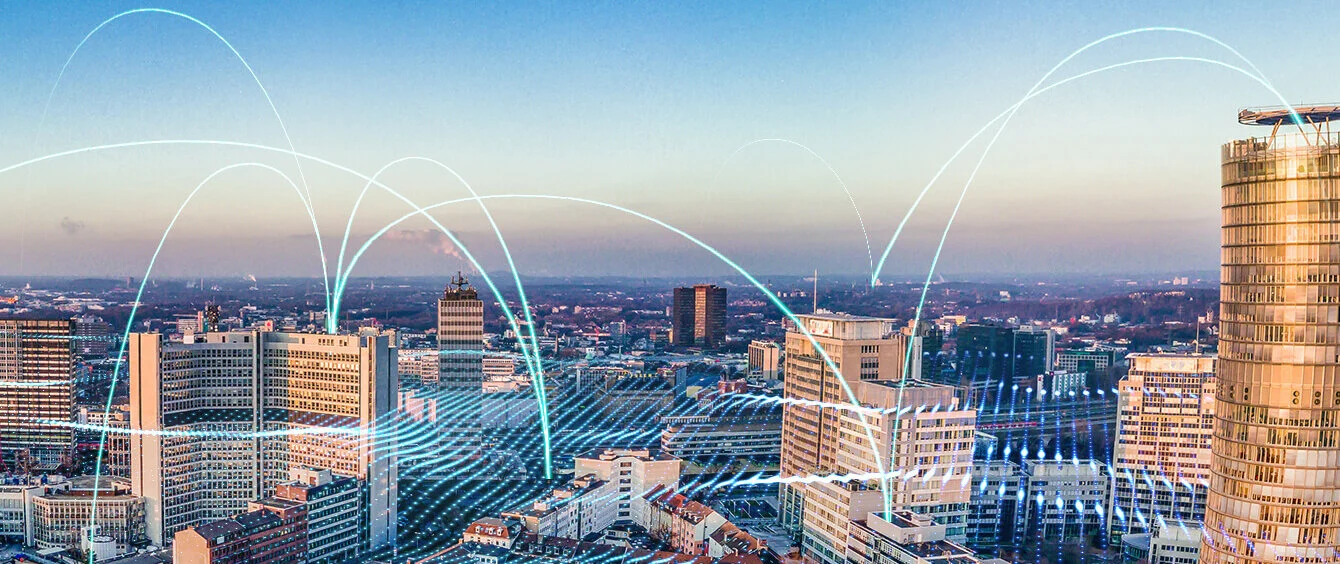 enformer Energienetz Panorama Essen und abstrakte Darstellung dynamischer Vernetzung