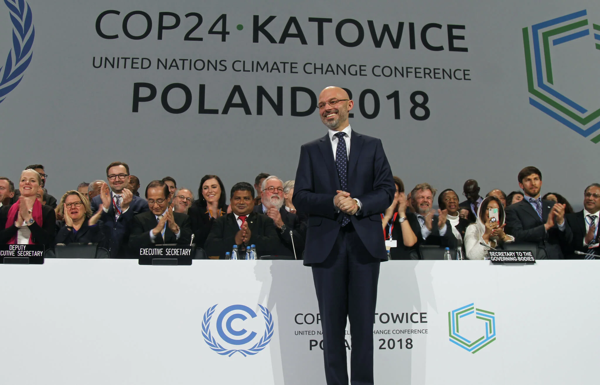 COP24 Präsident steht auf der Bühne