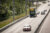 Mit dem „eHighway“ verfolgen der schwedische LKW-Produzent Scania und der deutsche Industriekonzern Siemens einen komplett anderen Ansatz, um Langstrecken-Transporte mit Elektroantrieb zu ermöglichen. Die Idee dahinter: Hybrid-Trucks fahren abschnittweise an Oberleitungen. Über die Stromabnehmer laden die Brummis ihre Akkus während der Fahrt auf. In Schweden und den USA laufen bereits Pilotprojekte auf öffentlichen Straßen. Die dritte Teststrecke soll 2019 auf der A5 zwischen Frankfurt und Darmstadt in Betrieb gehen (Quelle: Siemens AG, München/Berlin). Sektorenkopplung im enformer dunkler Hybrid Truck auf E Highway