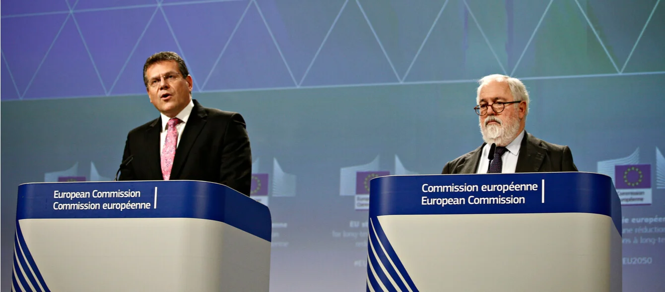 Zwei EU-Politiker bei Verkündung der europäischen Energieunion