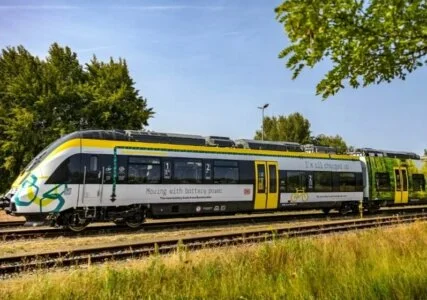 Batterie-Zug von Bombardier auf nicht elektrifizierter Strecke