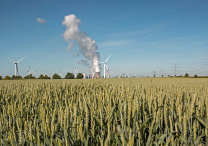 Mehr Windstrom, weniger Exporte und sinkende Emissionen in Deutschland