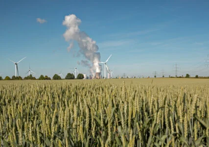 Mehr Windstrom und sinkende Emissionen in Deutschland