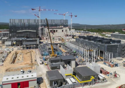 ITER-Projekt: Erster Montage-Schritt für Testreaktor