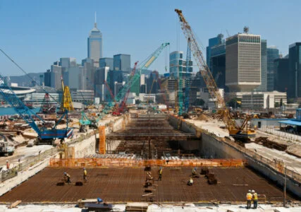 Baustelle in Hongkong - symbolisch für Bevölkerungs- und Wirtschaftswachstum