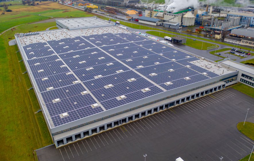 Größte Dach-Solaranlage der Welt in Perlen (Schweiz)