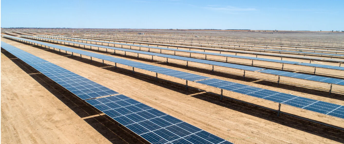 image-shows-solarpark-with-pv-modules-in-australia