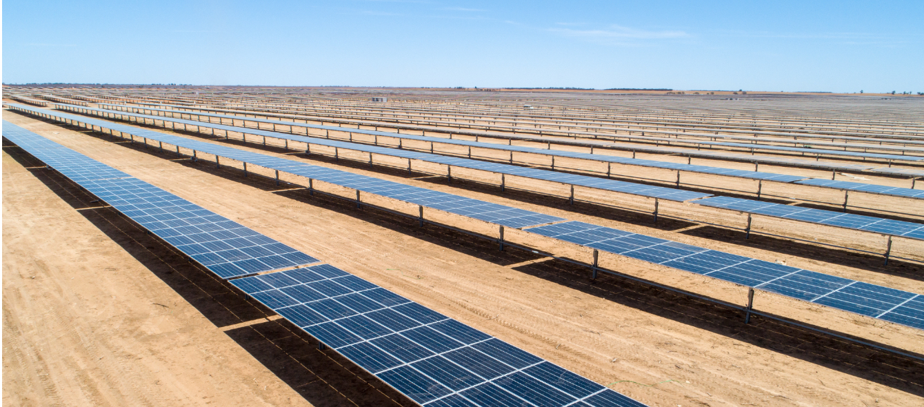 image-shows-solarpark-with-pv-modules-in-australia