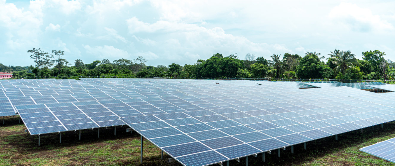 Das Bild zeigt Solaranlagen in Nicaragua. Erneuerbare Energien sind essentiell für ein nachhaltiges Energiesystem in Zentralamerika.