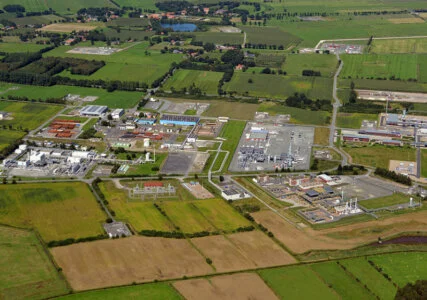 Das Bild zeigt den die Ortschaft Etzel. In den großen Kavernen des Salzstocks könnte bald Wasserstoff gespeichert werden.