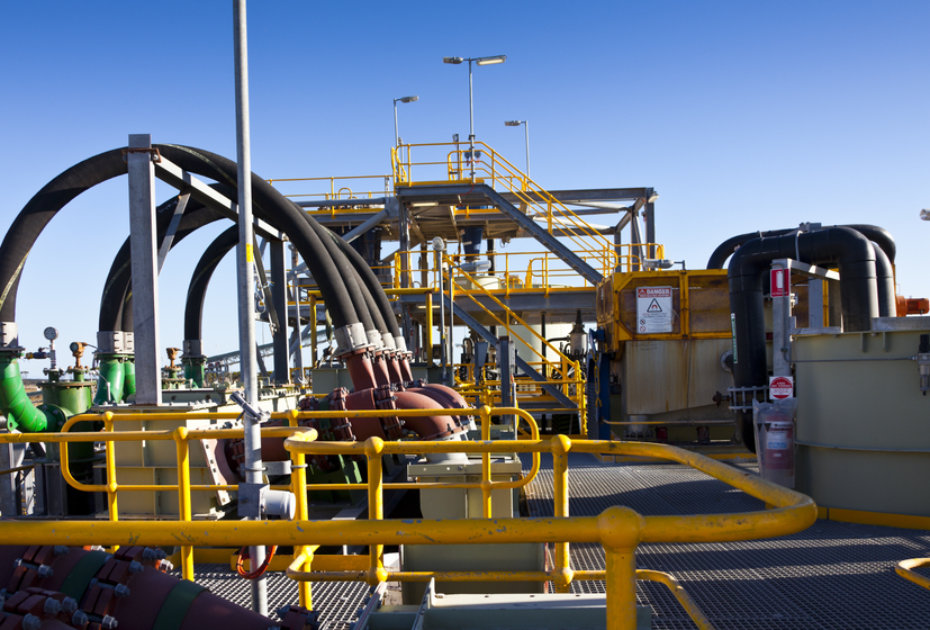Das Bild zeigt eine Lithiumfabrik. In Guben in Brandenburg wird ebenfalls eine Anlage zur Verarbeitung von Lithium errichtet.