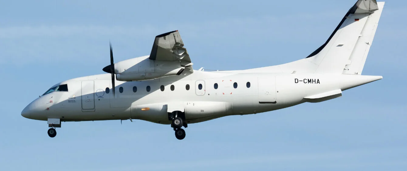 Das Bild zeigt ein Regionalflugzeug. Bald sollen sie mit Wasserstoff angetrieben werden.