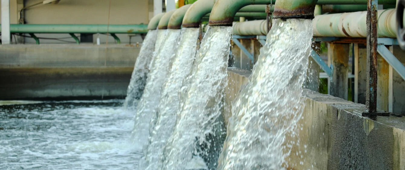 Deutsche Forschende haben eine Möglichkeit entdeckt, aus Abwasserhandlung mithilfe von Mikroorganismen Wasserstoff und Methan zu gewinnen