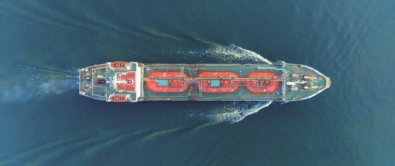 LNG-Frachtschiff auf dem offenen Meer