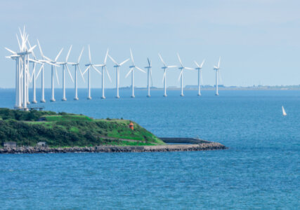 Windkraftanlagen vor der Küste Kopenhagens. Dänemark treibt die Energiewende voran.