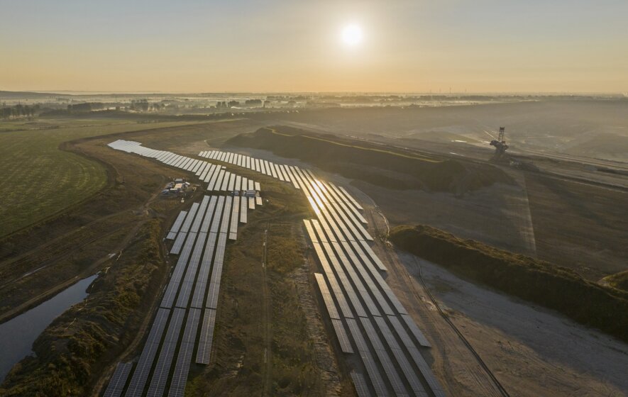 rwe-solarpark-tagebau-erneuerbare-energien