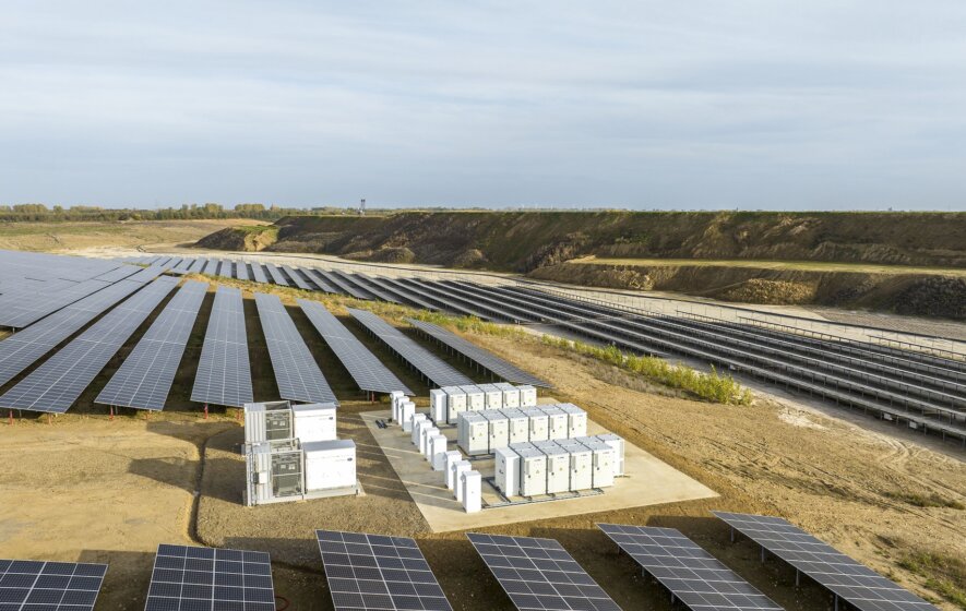 rwe-solarpark-tagebau-erneuerbare-energien