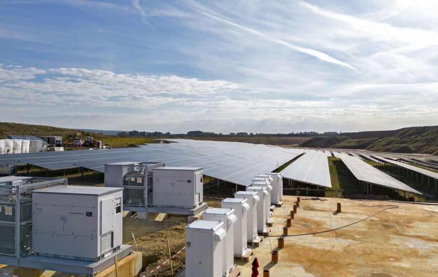 rwe-solarpark-tagebau-erneuerbare-energien