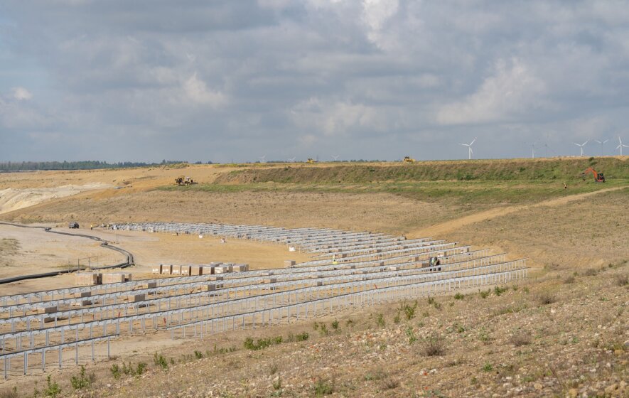 rwe-solarpark-tagebau-erneuerbare-energien