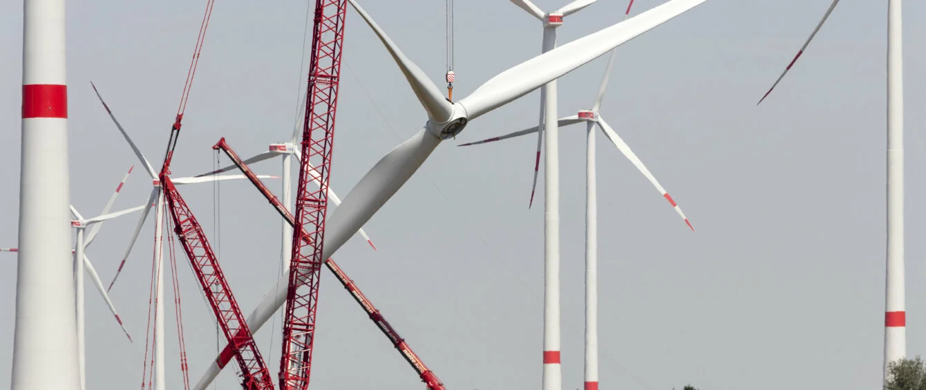 Aufbau von Windkraftanlagen im Rheinischen Revier