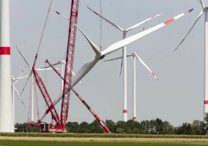 Aufbau von Windkraftanlagen im Rheinischen Revier