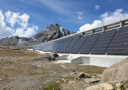 Photovoltaik-Anlagen in den Schweizer Bergen sollen die Energiewende des Alpenstaats nach vorne bringen