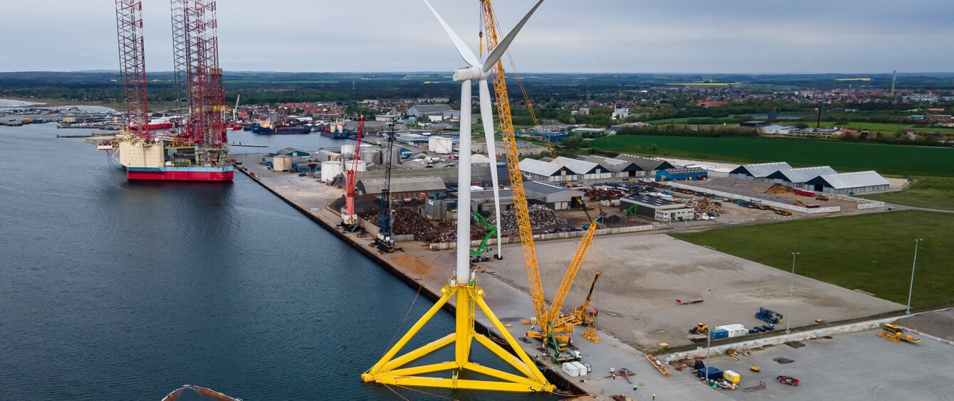 Aufbau einer TetraSpar-Floating Offshore Windkraftanlage in Norwegen