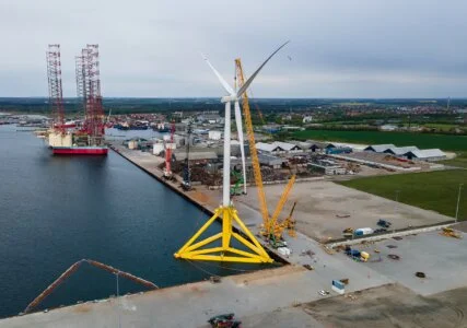 Aufbau einer TetraSpar-Floating Offshore Windkraftanlage in Norwegen