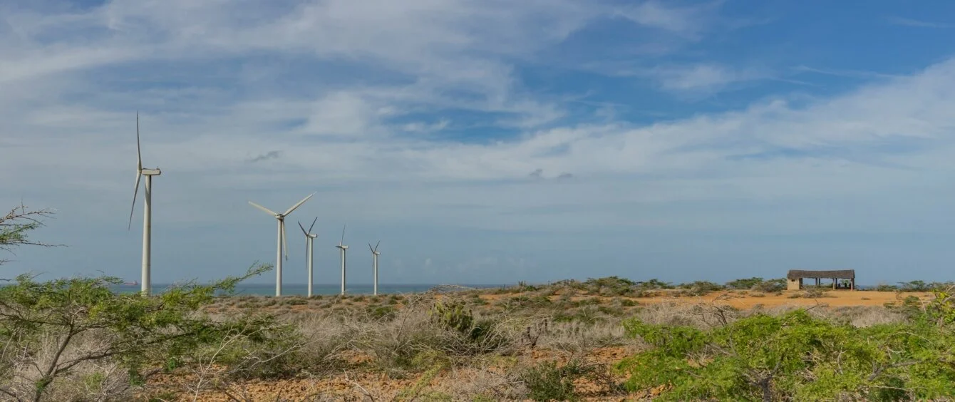 Windkraftanlagen an der kolumbianischen Küste