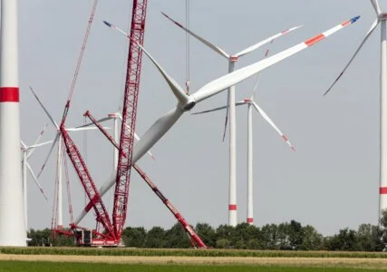 Die Installation einer Windkraftanlage