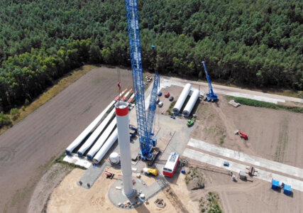 Aufbau einer Windkraftanlage in Evendorf