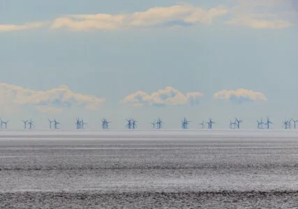 Offshore-Windkraftanlagen im sloway firth zwischen Schottland und England