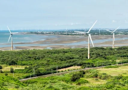 Onshore-Windkraftanlagen an der Küste Taiwans
