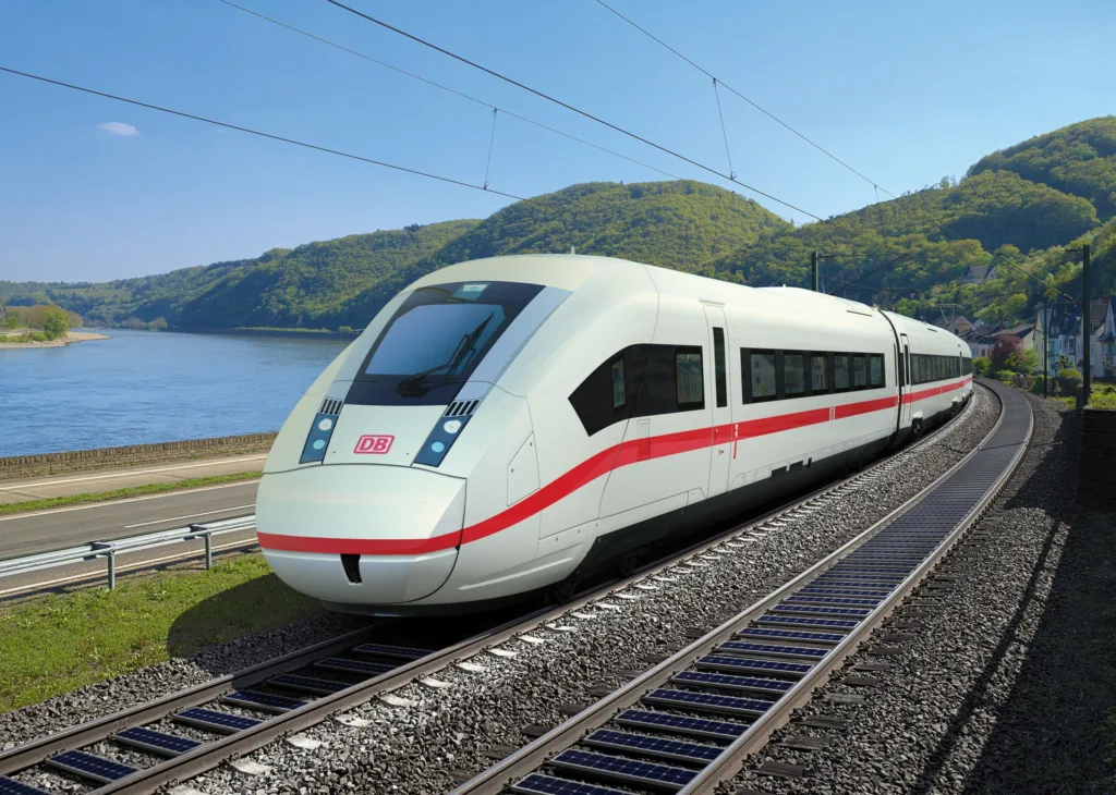 Modell von einem Zug auf Solarschienen
