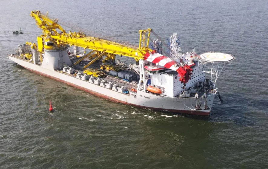 Heavy lift vessel 01